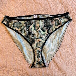 savage x fenty snake print panties size l